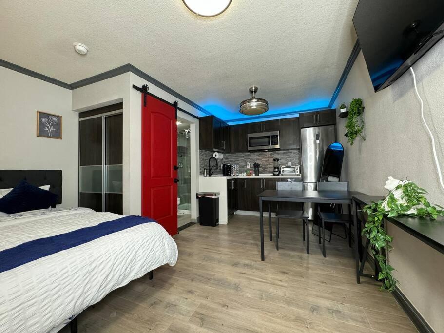 Modern Condo Near Fremont Street Las Vegas Bagian luar foto