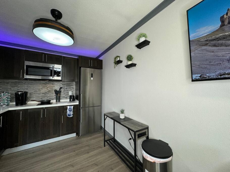 Modern Condo Near Fremont Street Las Vegas Bagian luar foto