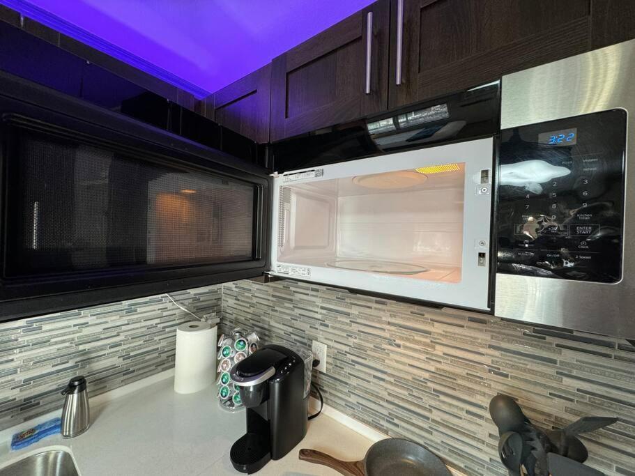 Modern Condo Near Fremont Street Las Vegas Bagian luar foto