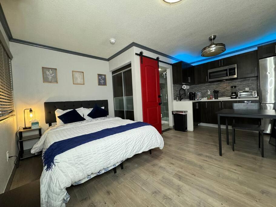 Modern Condo Near Fremont Street Las Vegas Bagian luar foto