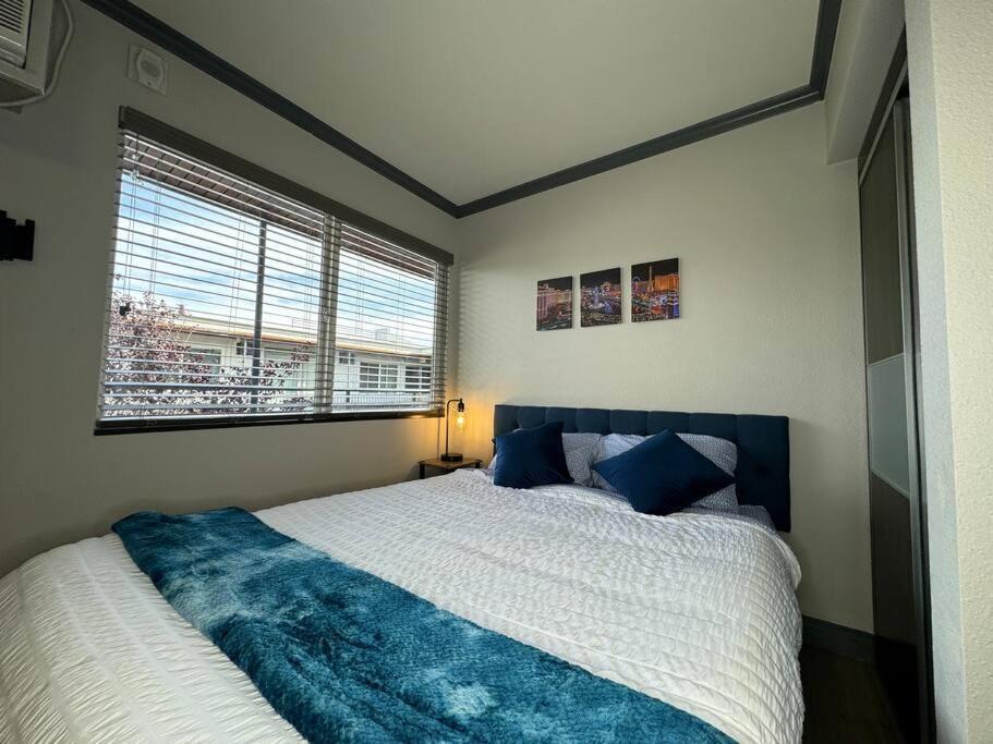 Modern Condo Near Fremont Street Las Vegas Bagian luar foto