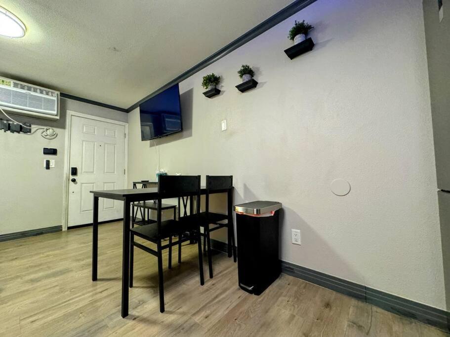 Modern Condo Near Fremont Street Las Vegas Bagian luar foto