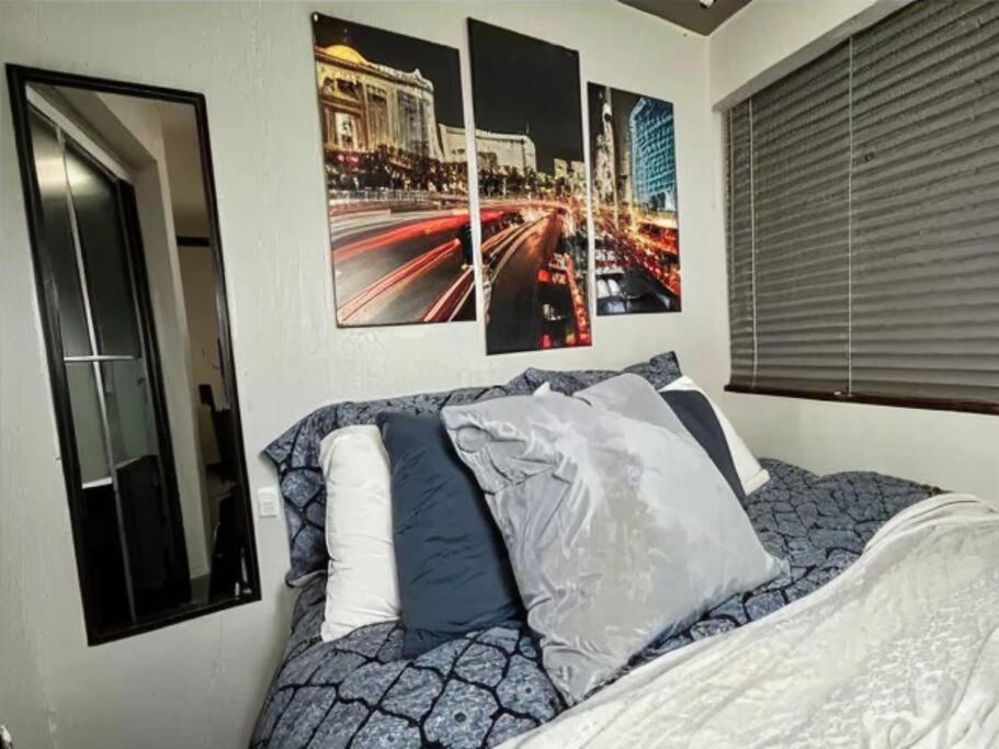 Modern Condo Near Fremont Street Las Vegas Bagian luar foto